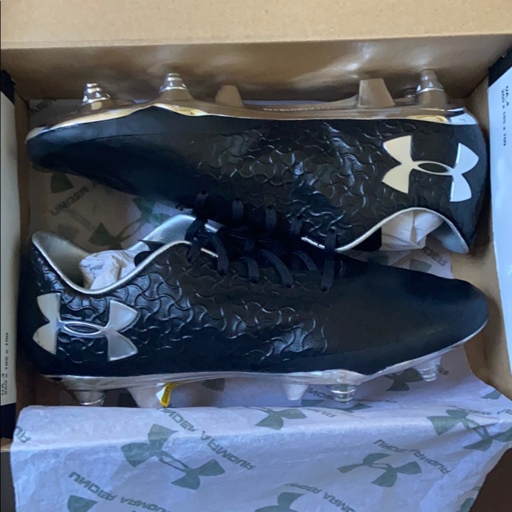 Under Armour Magnetic Pro Hybrid Soccer Cleats